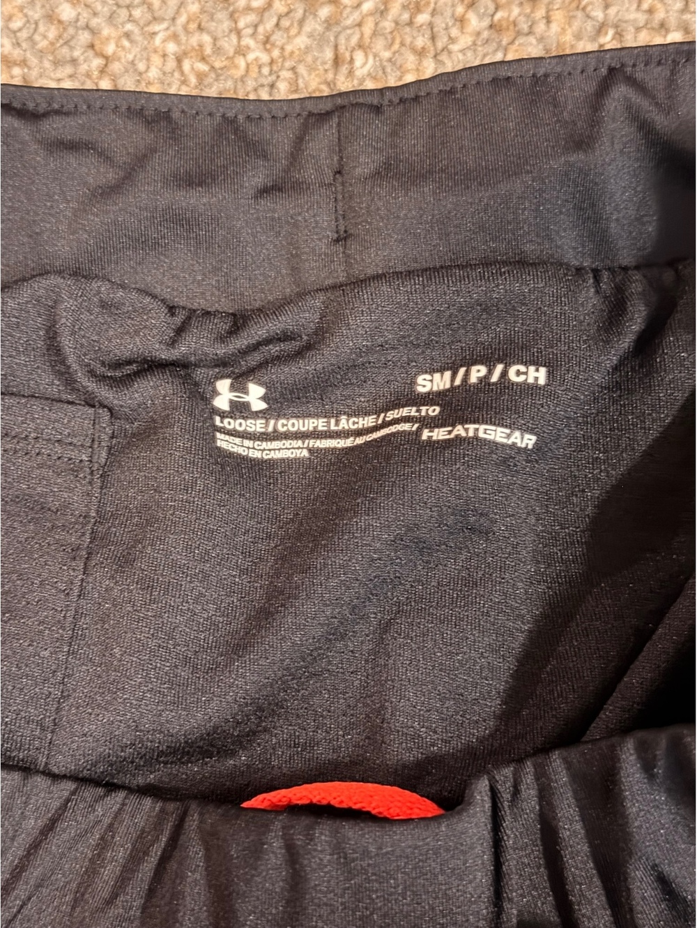 Under Armour HeatGear Black & Red Running Shorts Small - Picture 3 of 5